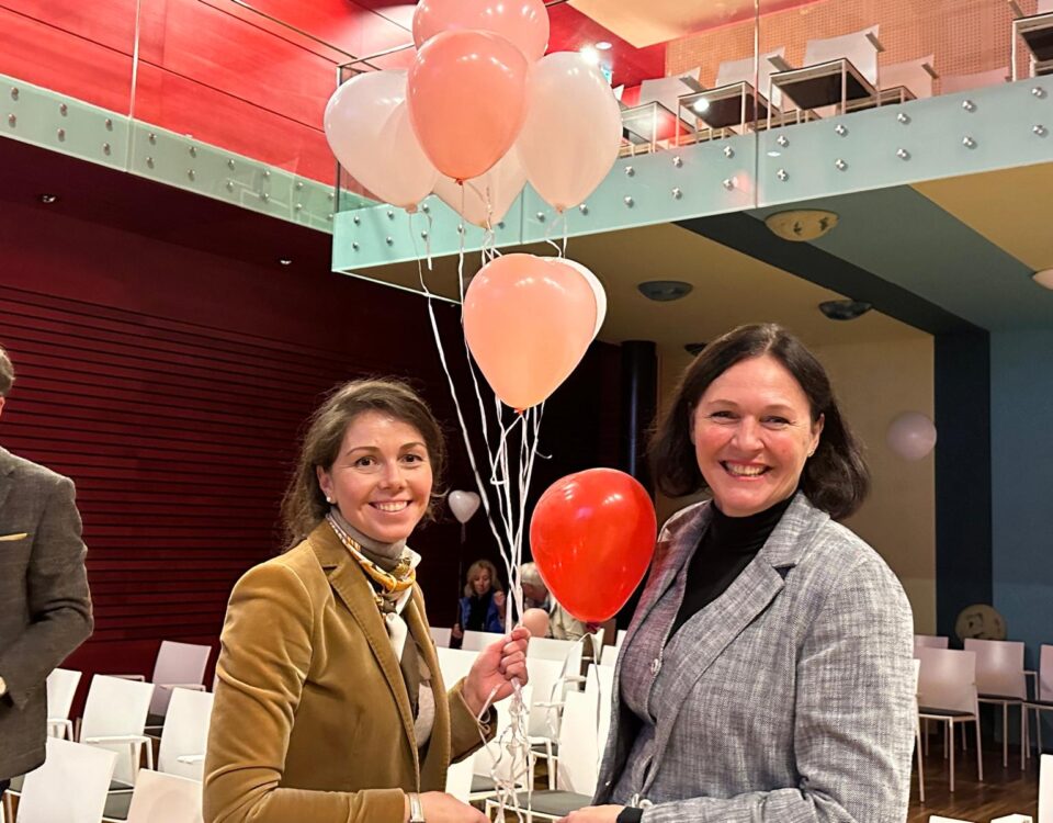 Esther Reichl (Landesmusikschule) und Lisa Buchegger (Hospizbewegung)